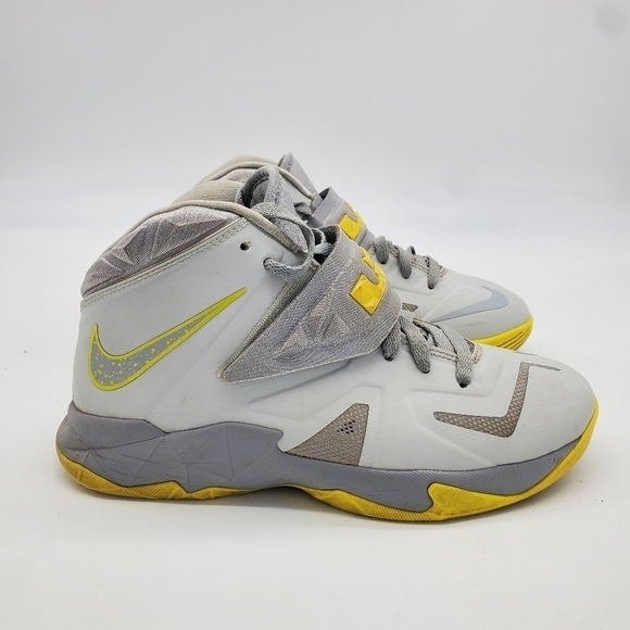 Nike Lebron Zoom Soldier VII 7 Shoes 6.5Y Grey Sonic Yellow 599818 001 - Picture 6 of 11